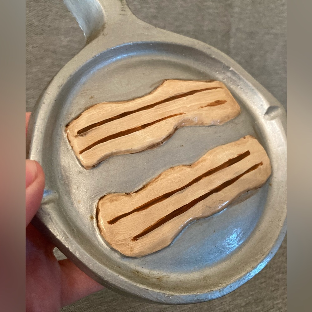 Vintage Kitsch Chalkware Skillet Pair - Eggs and Bacon - Picture 11 of 16